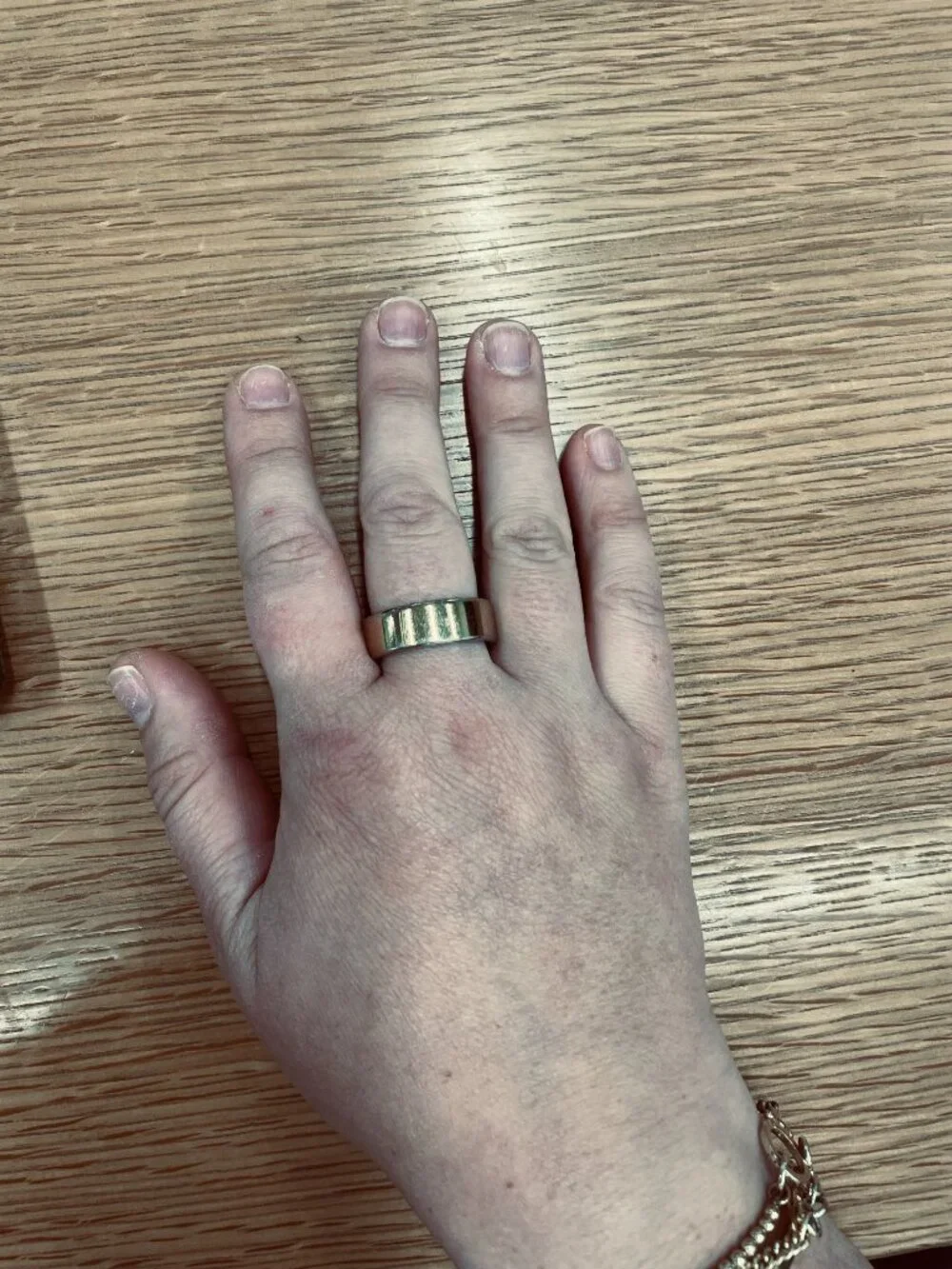 Oura Ring 4 - Gold Size 9